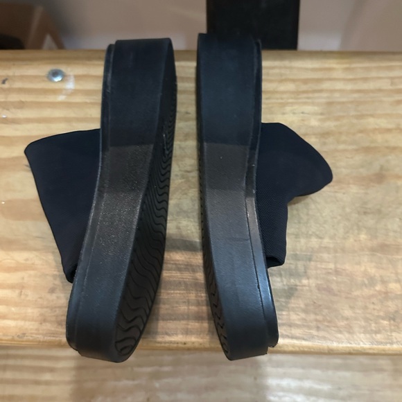 Steve Madden Slinky Type Sandels - Picture 2 of 3